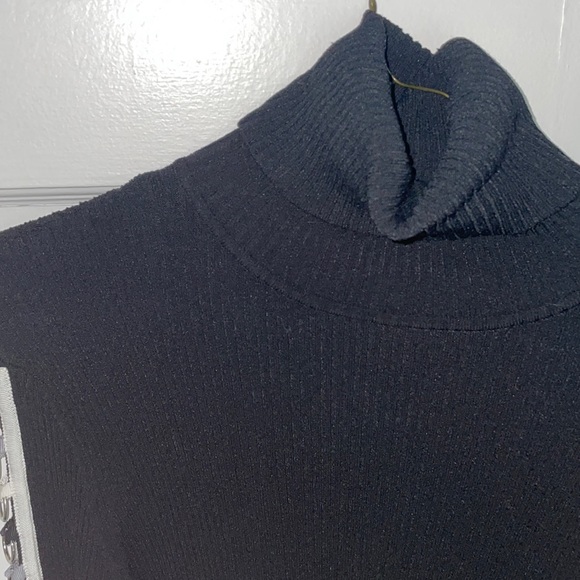 Autumn Cashmere Brand Stunning Chain embellished sleeves Turtleneck NWOT - Picture 6 of 16